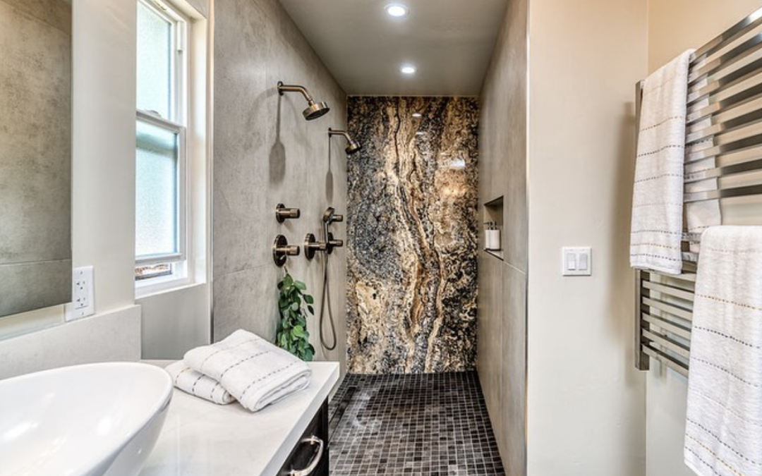 A Year of Design: Top Infinity Drain Bathroom Designs of 2022