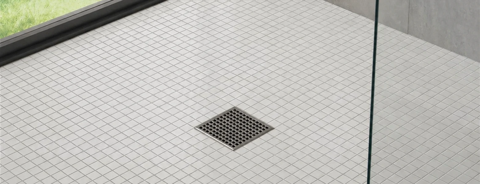 ID_2021_Center_Drain_Pro_Beauty-RR edit SQ SS remove props